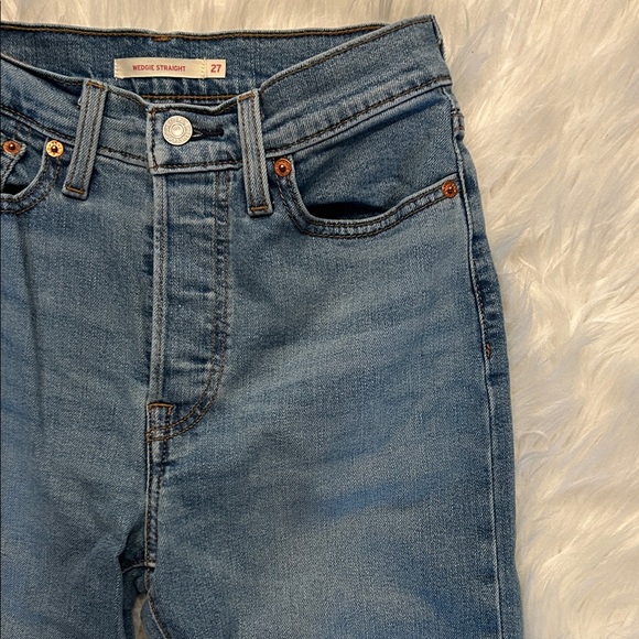 Levi's Wedgie Straight Jeans with Distressed Detail - Picture 2 of 5